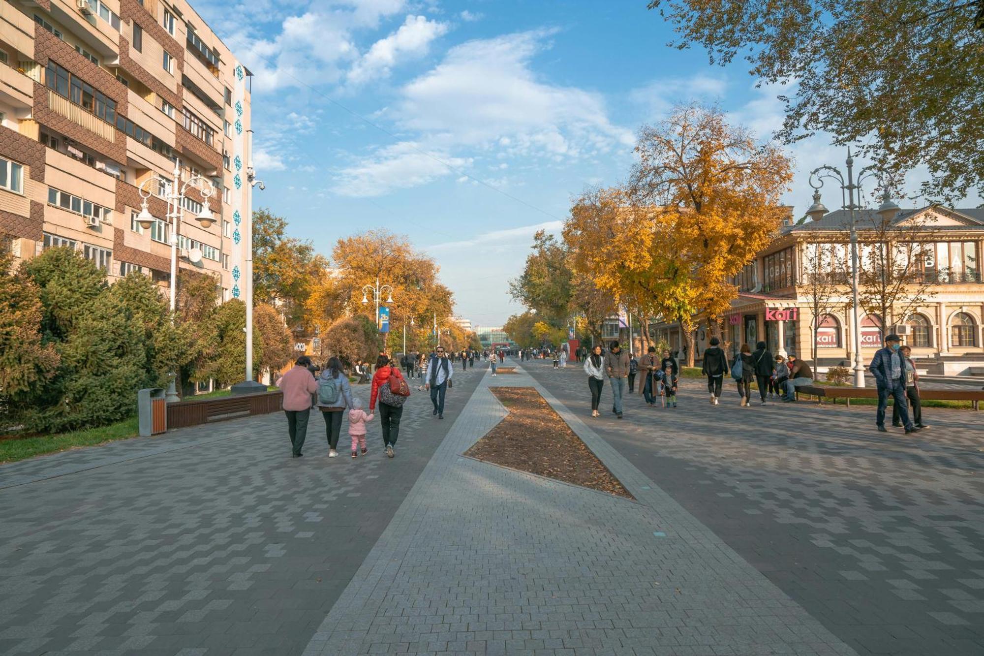 Apartment Nadezhda At Zheltoskan 77/79 Almaty Exterior foto